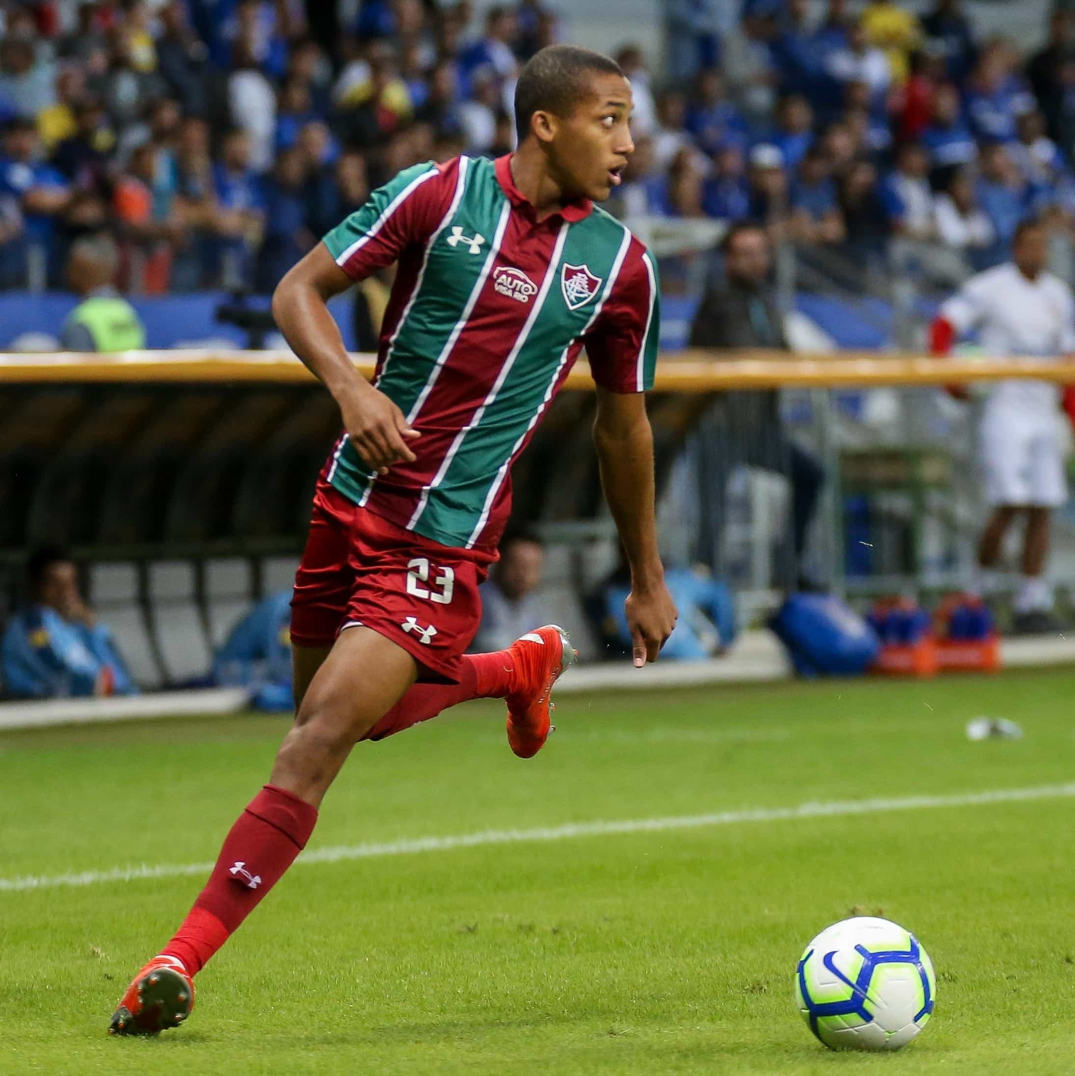 Cria do Fluminense, João Pedro comemora primeira convocação para