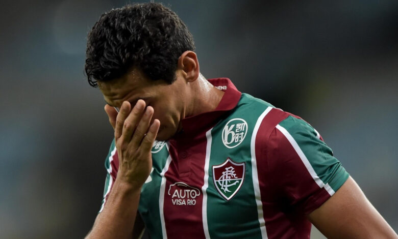 Jogador do Fluminense triste